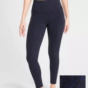 Athleta Salutation Stash Pocket II 7/8 Tight